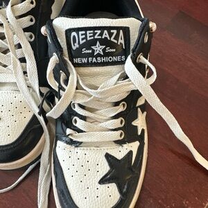Qeezaza Black and White Star Sneakers